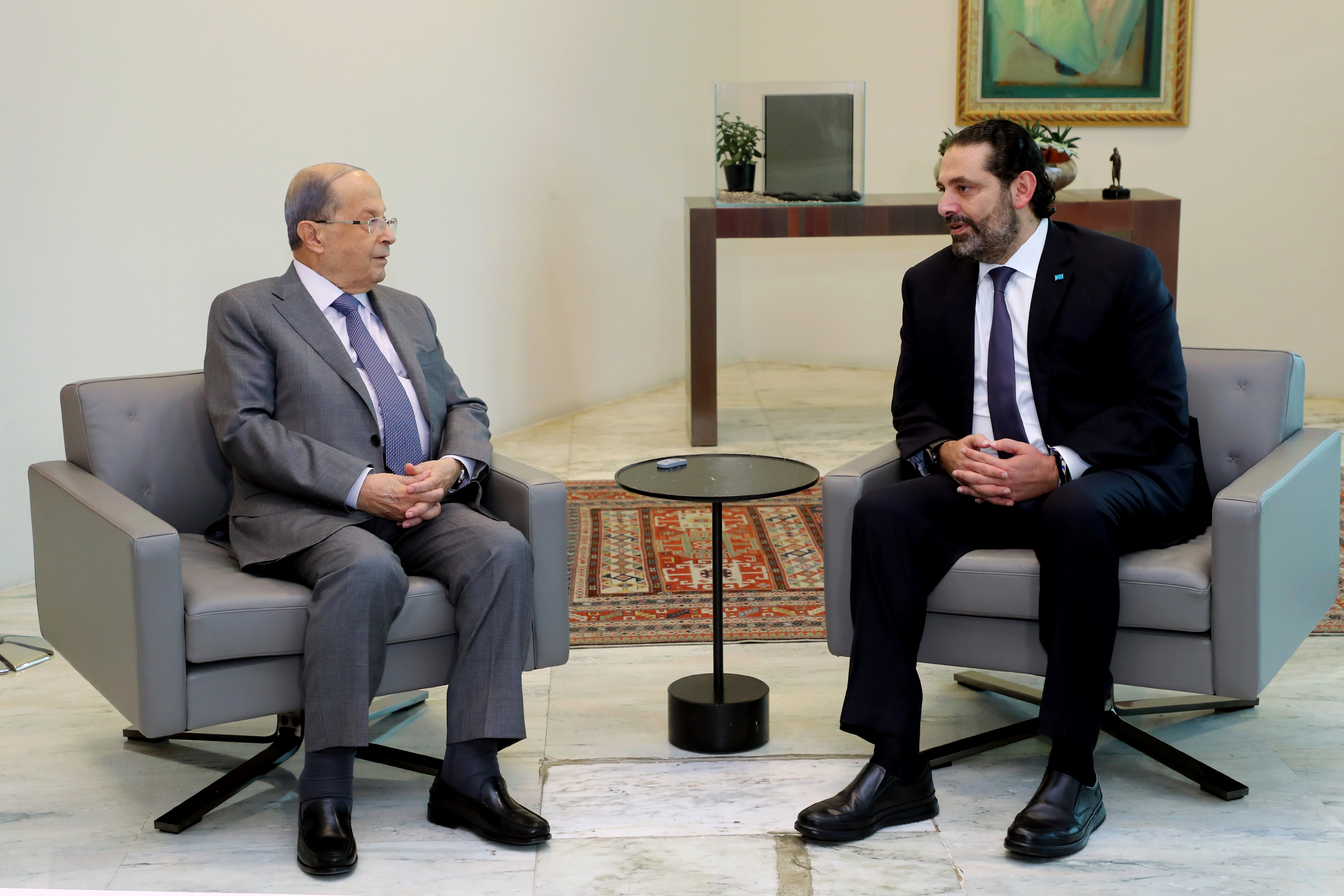 President Michel Aoun (L) meeting with caretaker prime minister Saad Hariri on 7 Novembver (AFP)