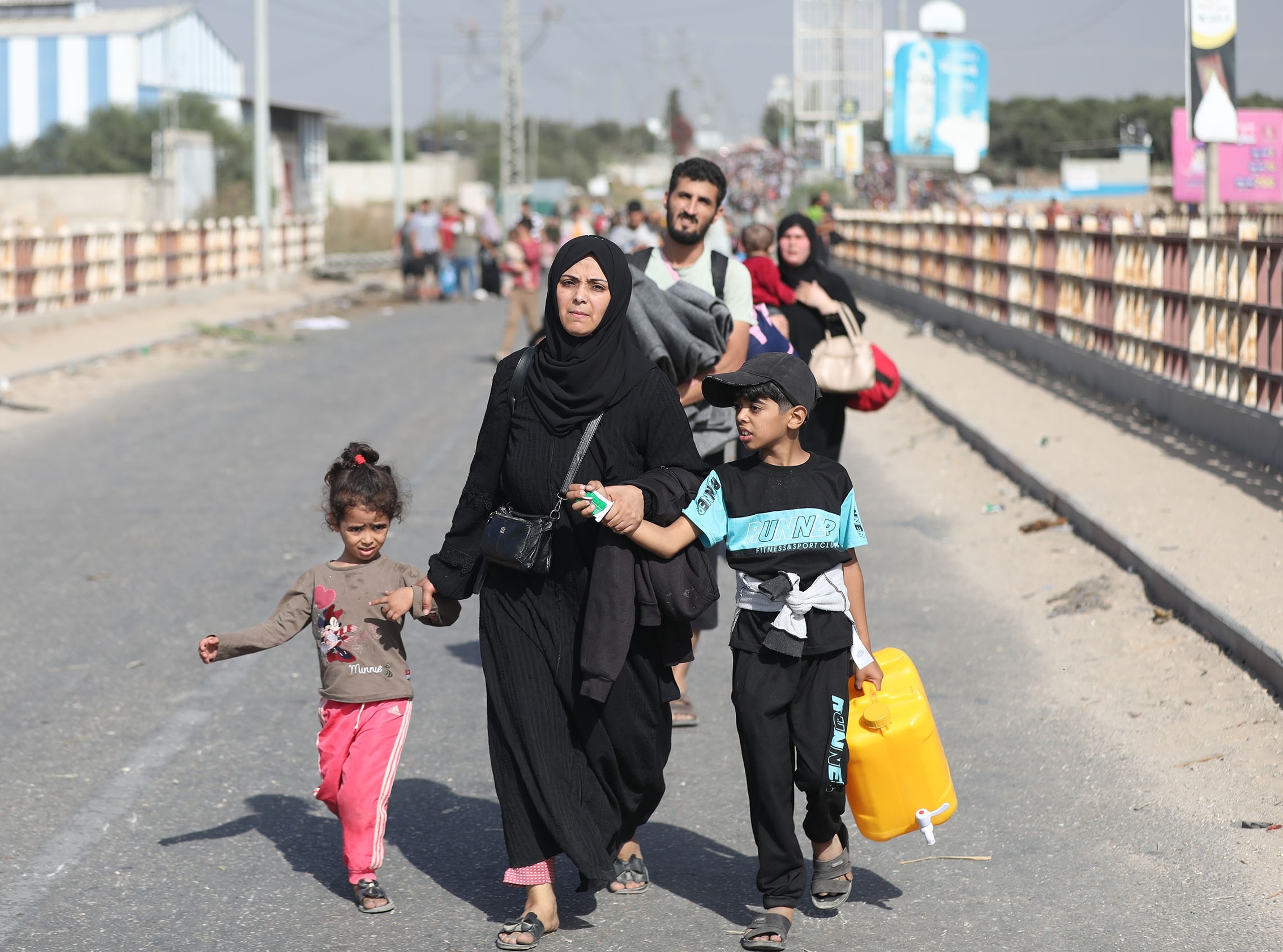 Palestinians leave from the northern part of the Gaza to flee the central and southern parts of the Gaza Strip on November 09, 2023