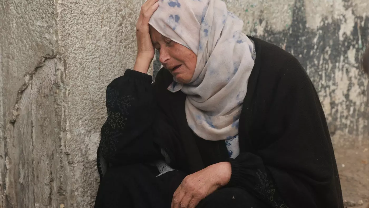 woman mourns rafah gaza