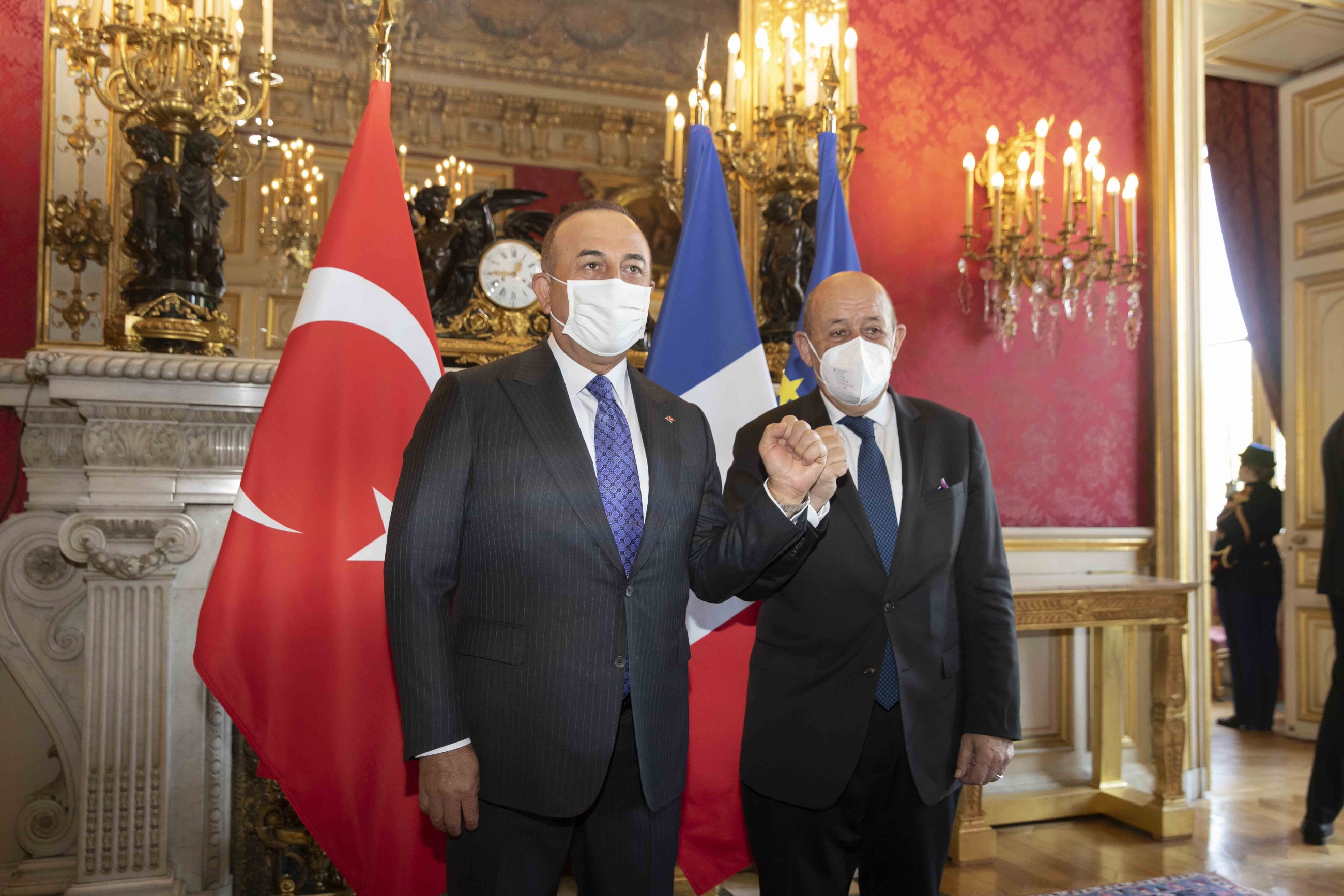 Au-delà des débats sur l’islam, les différends entre Paris et Ankara sont d’ordre géopolitique. Jean-Yves Le Drian et son homologue Mevlüt Çavuşoğlu, en septembre 2018 à Paris (Twitter/@francediplo)