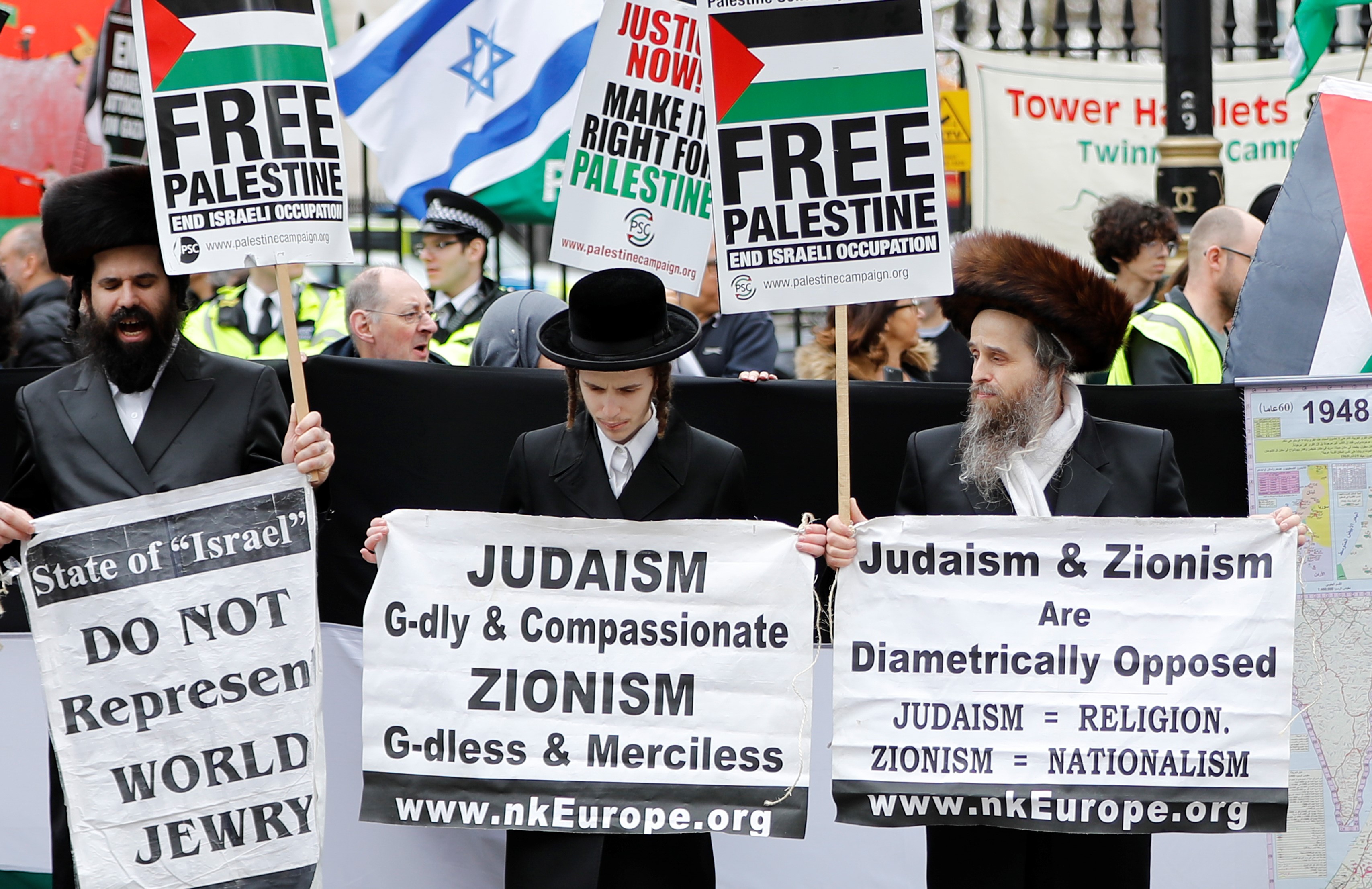 Ultra-Orthodox Jewish anti-Zionism protesters join a demonstration in central London in support of Palestinians in Gaza on 7 April 2018 (AFP)