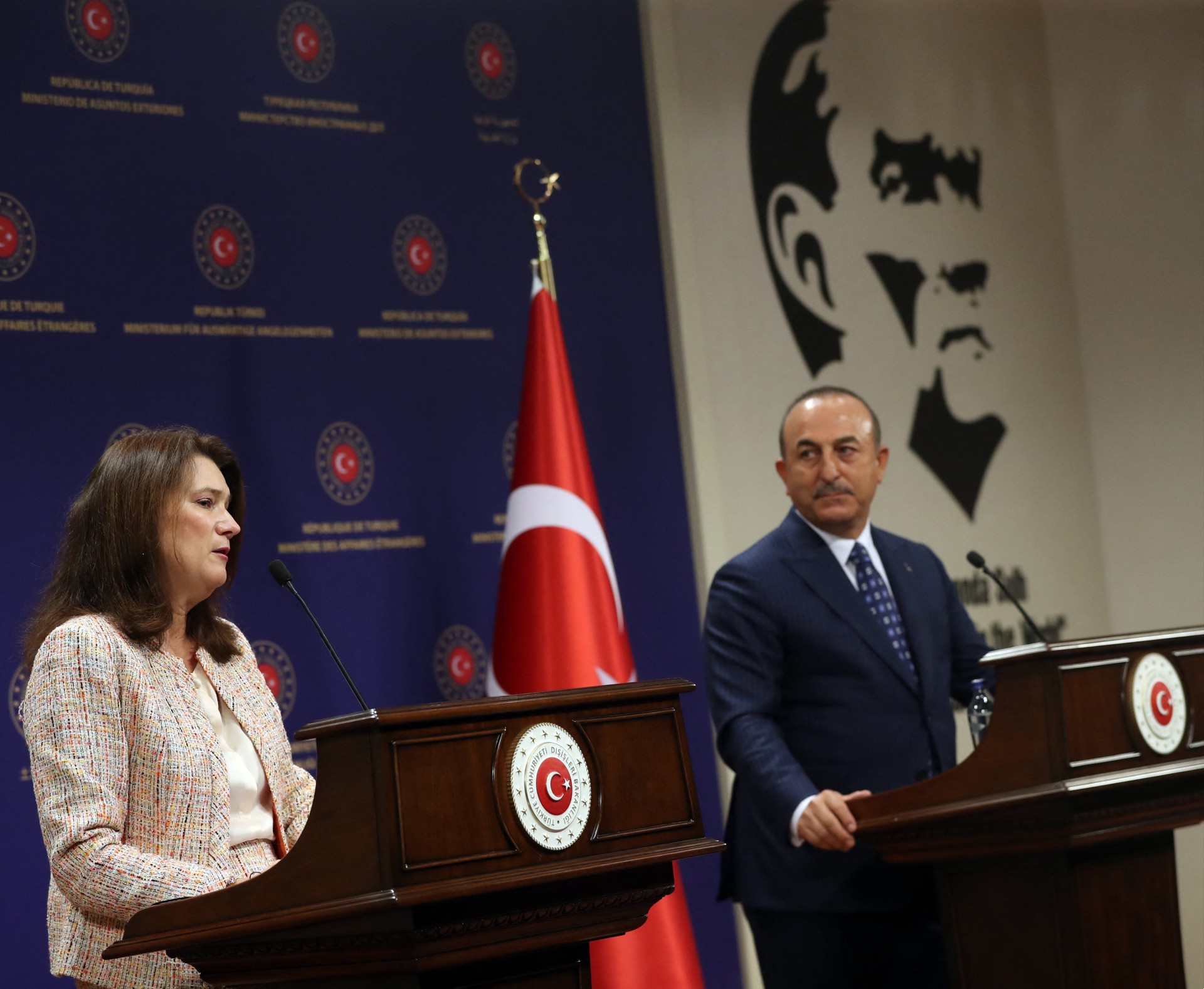 Le ministre turc des Affaires étrangères Mevlüt Çavuşoğlu et son homologue suédoise Ann Linde lors d’une conférence de presse à Ankara, en 2020 (AFP)