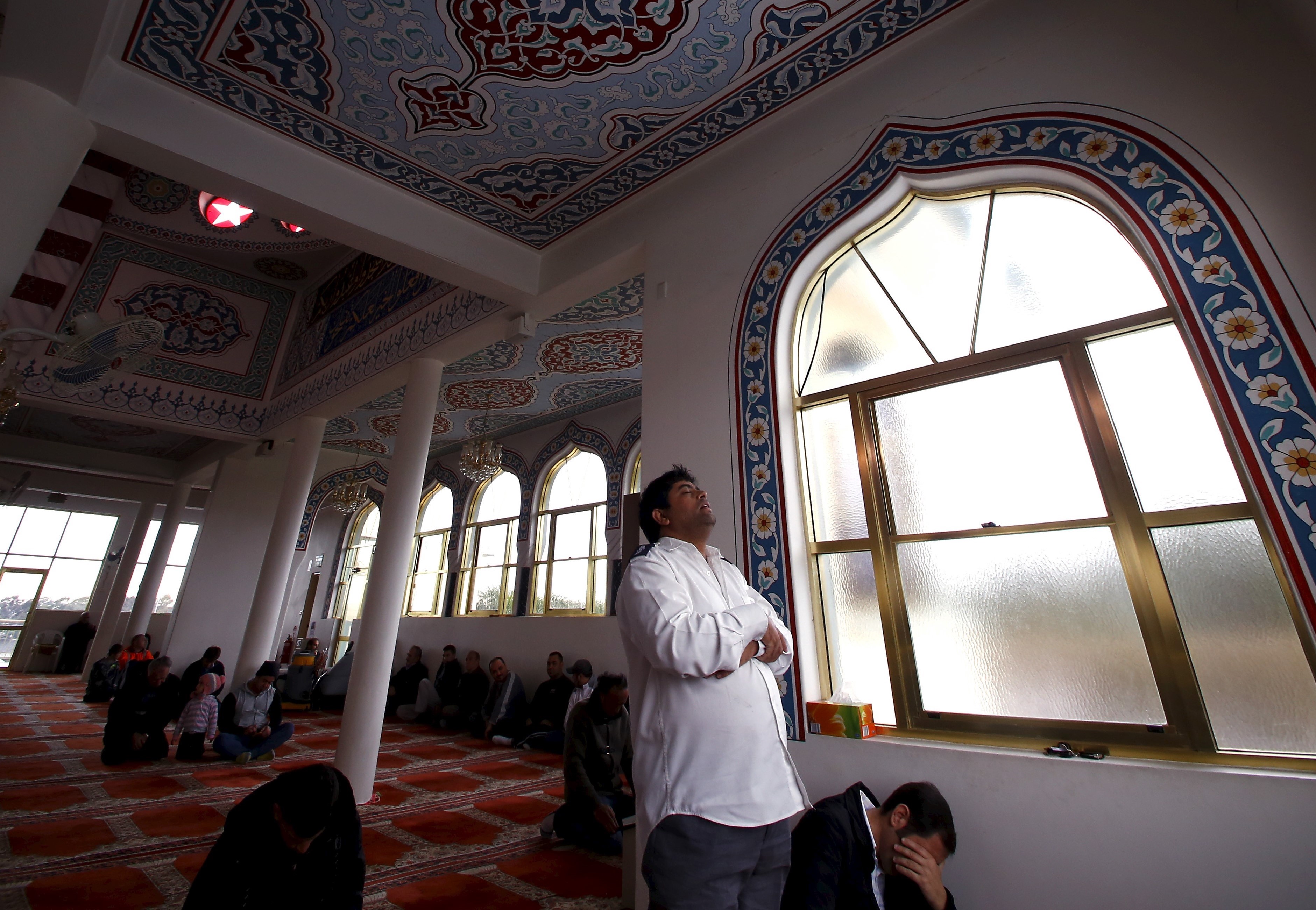 Muslim worshippers pray, during the holy month of Ramadan, in the Gallipoli Mosque located in the western Sydney suburb of Auburn, Australia, July 10, 2015. Picture taken 10 July, 2015 (REUTERS)