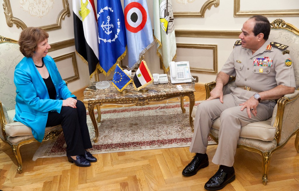 Egyptian defense minister Abdelfatah al-Sisi (R) meets with EU High Representative for Foreign Affairs and Security Policy Catherine Ashton in Cairo on October 3, 2013