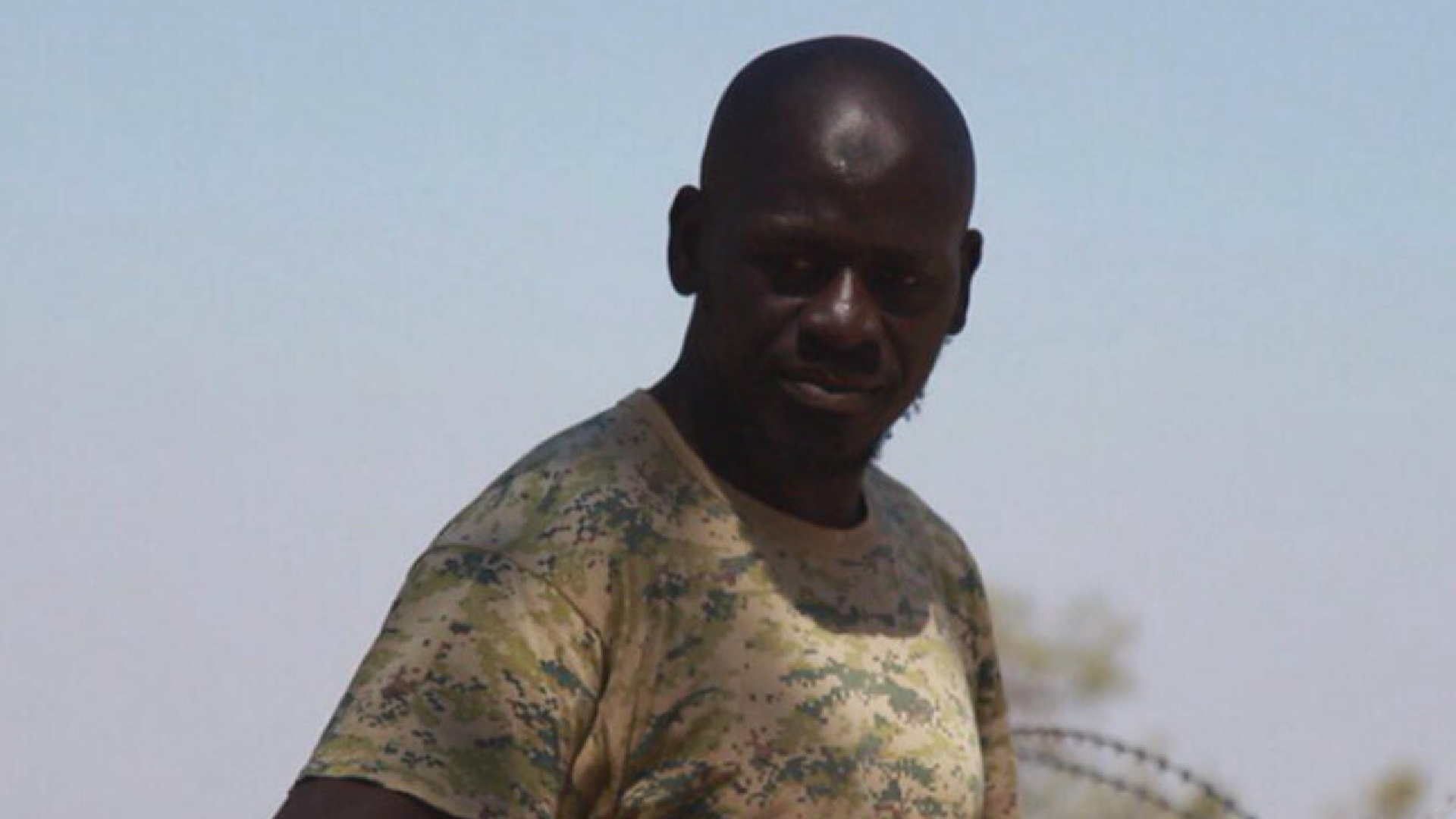 Le recruteur franco-sénégalais Omar Omsen, dans un film de France 2 en 2016 (capture d’écran/France 2)