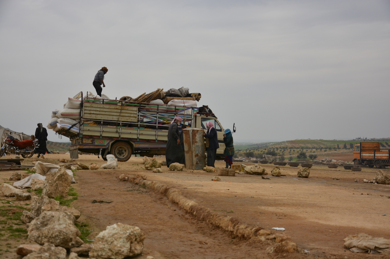 Villagers pack belongings on a truck following air strikes on Kafr Amim (MEE/Harun al-Aswad)