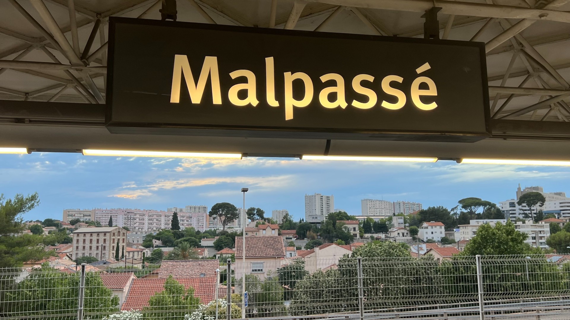Plus de la moitié de la population de Malpassé, une vaste cité du 13e arrondissement, vit en dessous du seuil de pauvreté (MEE/Frank Andrews)