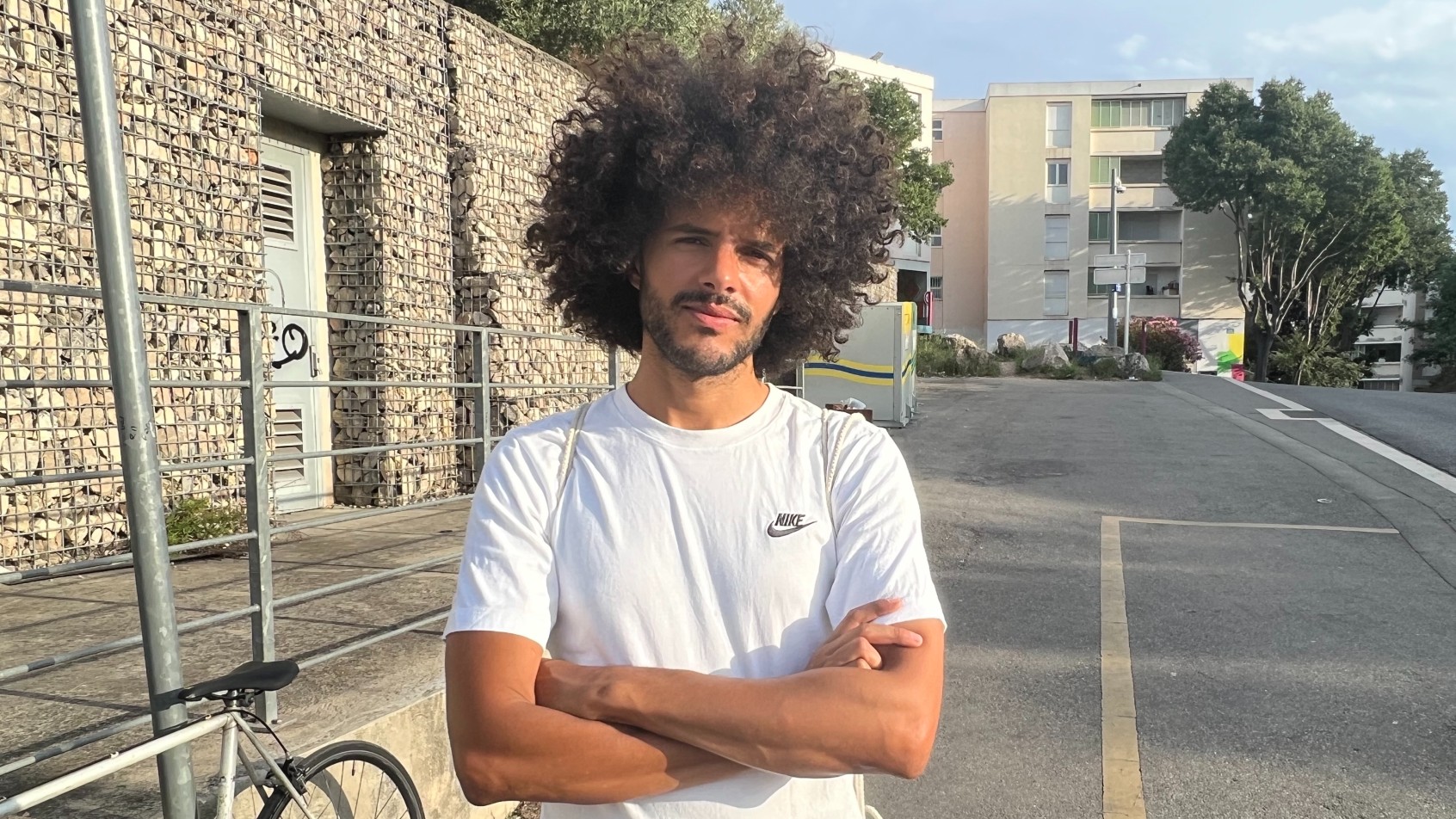Yassine Amini, militant et enseignant de 30 ans, dans la cité d’Air-Bel, dans l’est de Marseille, le 7 juillet 2023 (MEE/Frank Andrews)
