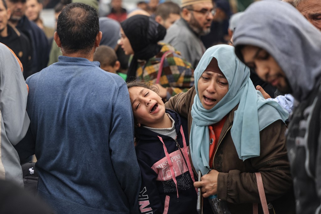 Palestinians mourn the death of loved ones following Israeli bombardment in the southern Gaza Strip on December 5, 2023, outside a hospital in Khan Yuni