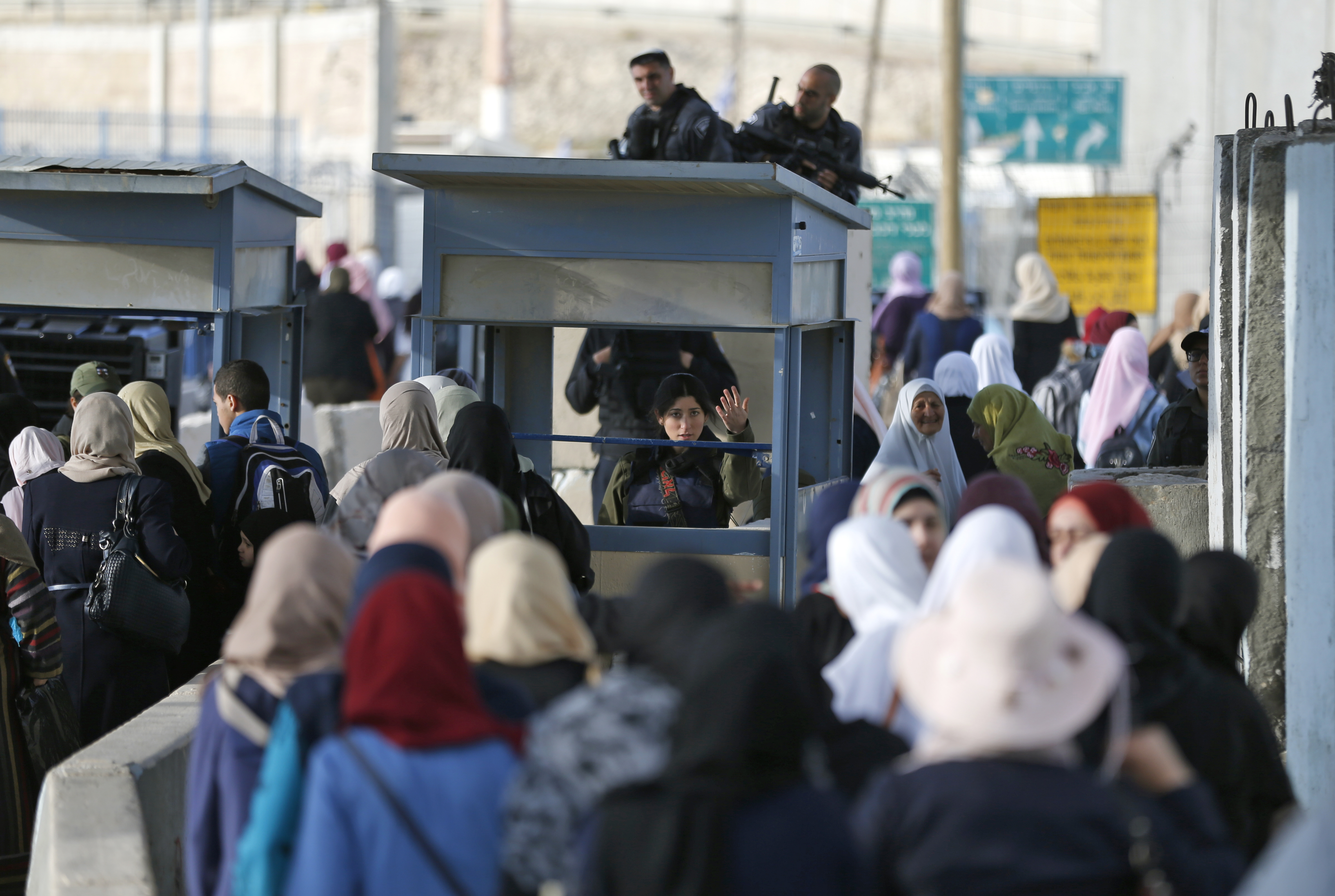 Palestinians wait to cross the Qalandia checkpoint in 2016 (AFP)