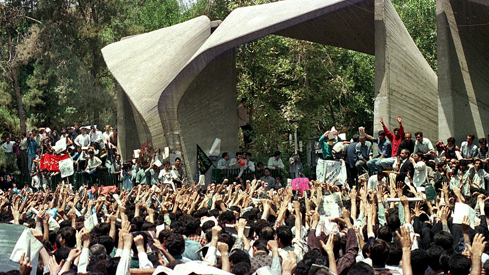 student protest Iran 1999