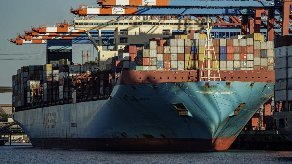 The container ship "Maersk Bratan" is discharged at the terminals of HHLA (Hamburg Port Logistics Inc) in Hamburg on 22 June 2022.