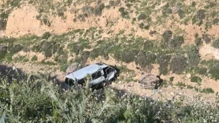 An unidentified Jordanian threw his vehicle into a valley after being ordered to pay a traffic fine (Screengrab)