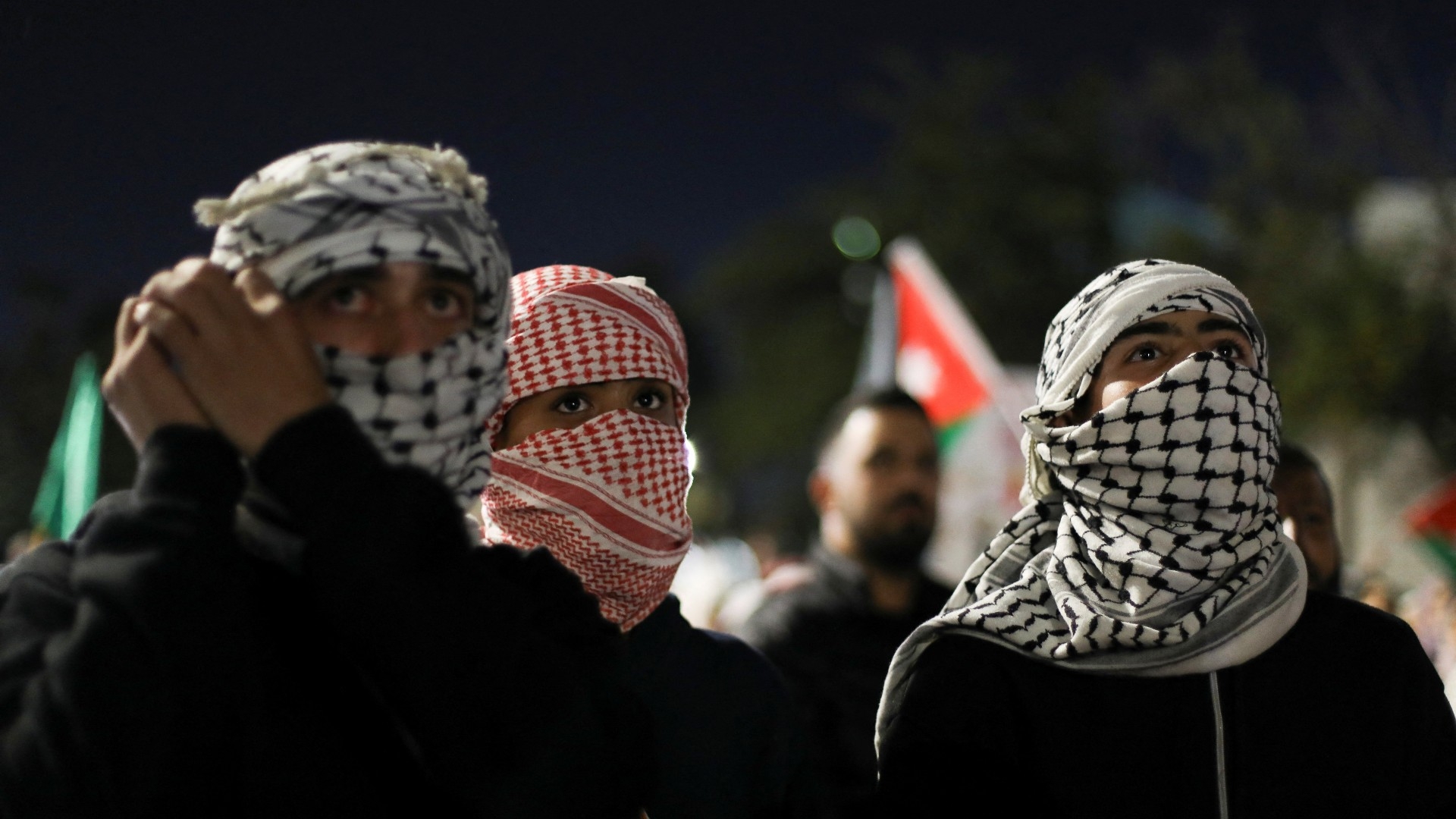 Jordanians gather outside King Abdullah Mosque to express solidarity with Palestinians in Gaza, in Amman, Jordan, October 17, 2023. 